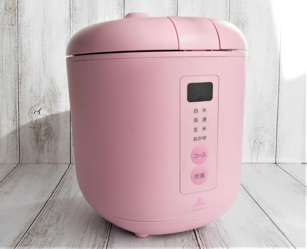 ピンク色の　ミニ炊飯器
