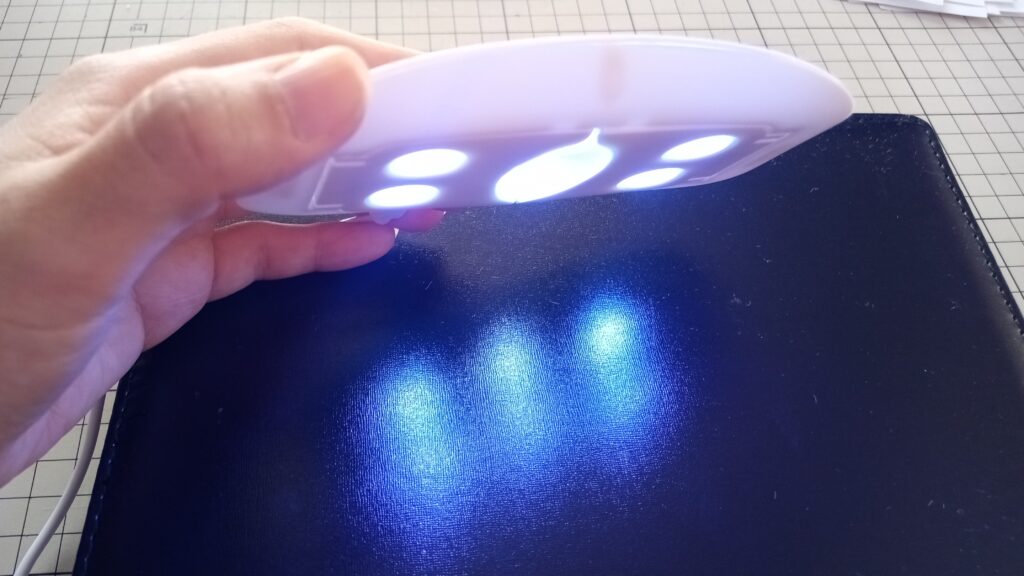 ダイソー　ジェルネイル　UV　LED ライト