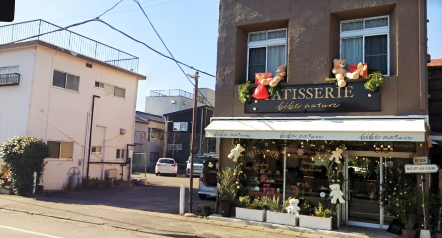 甲府市にできたフランス菓子のお店べべナチュール　お花の可愛いタルトなどが売られています。