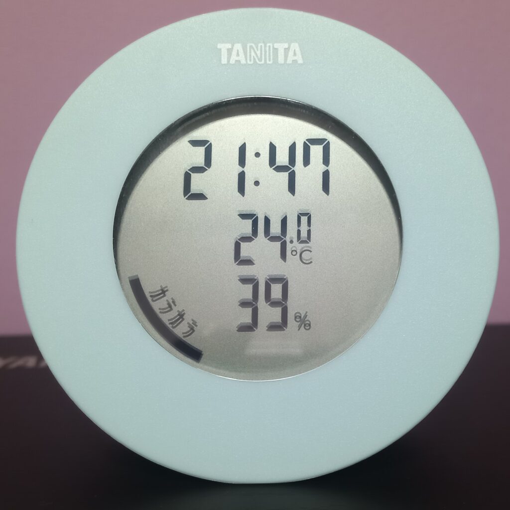 タニタ　TT585ブルーの写真　湿温度計
