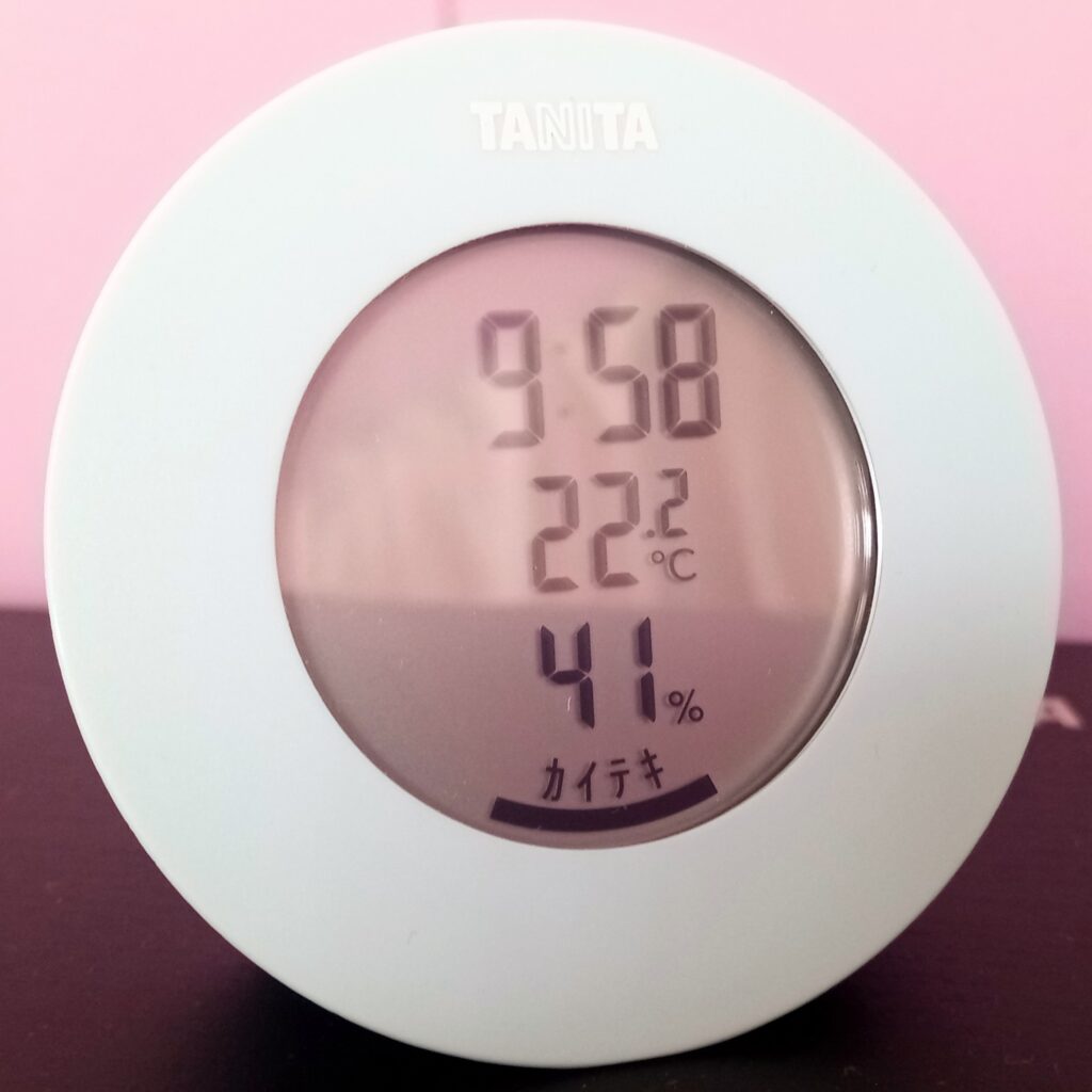 タニタ　TT585ブルーの写真　湿温度計