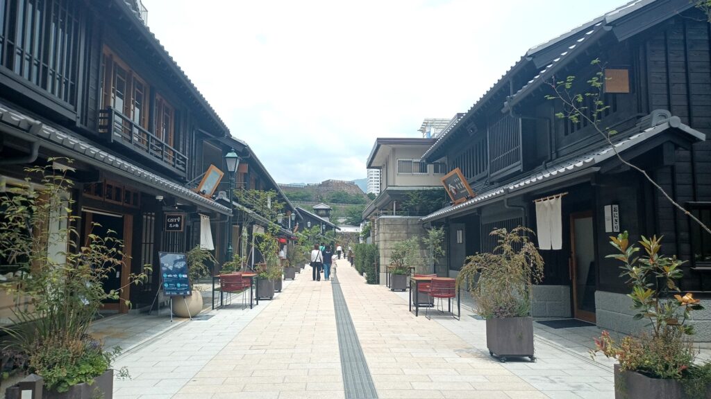 甲府花小路 がら空き