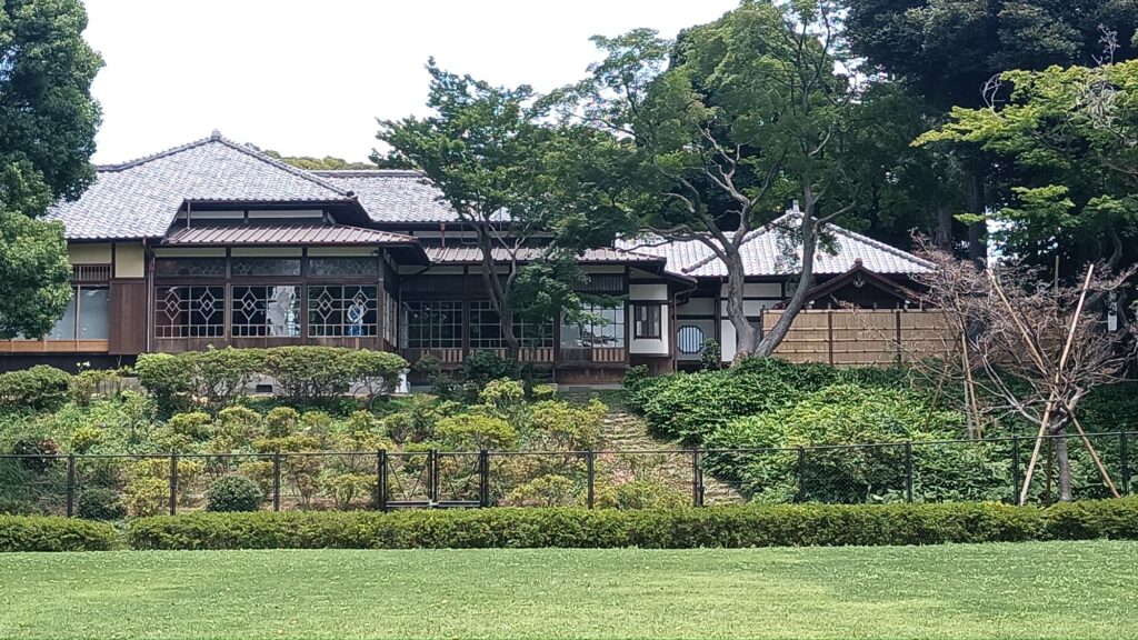 昭和37年(1962年) 屋敷地南側の池が埋められる。