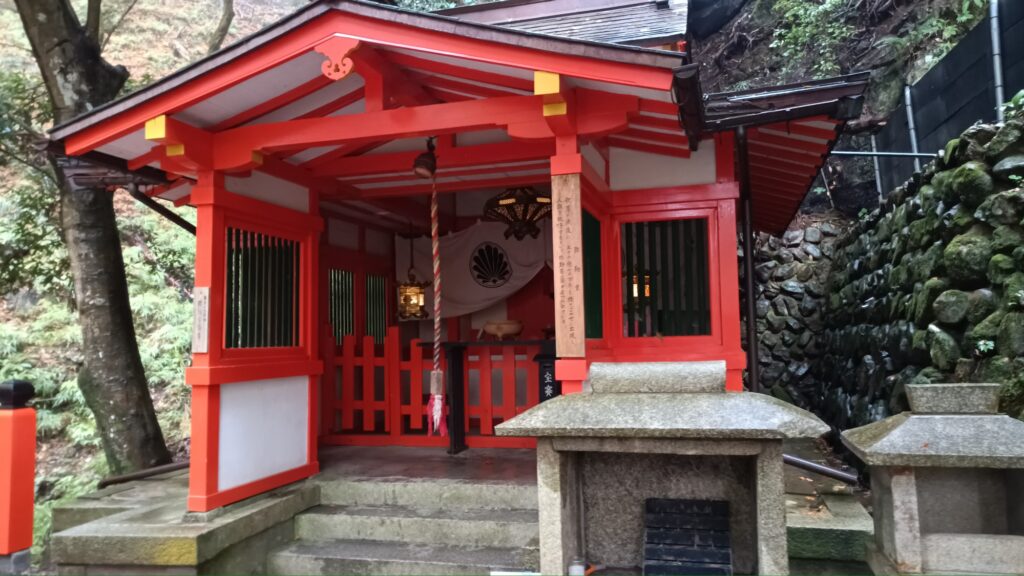 京都 鞍馬寺 参道途中の弥勒堂