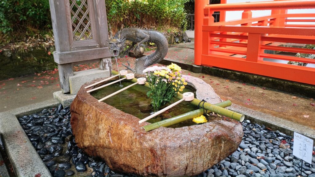 京都 鞍馬寺 転法輪堂前の手水舎