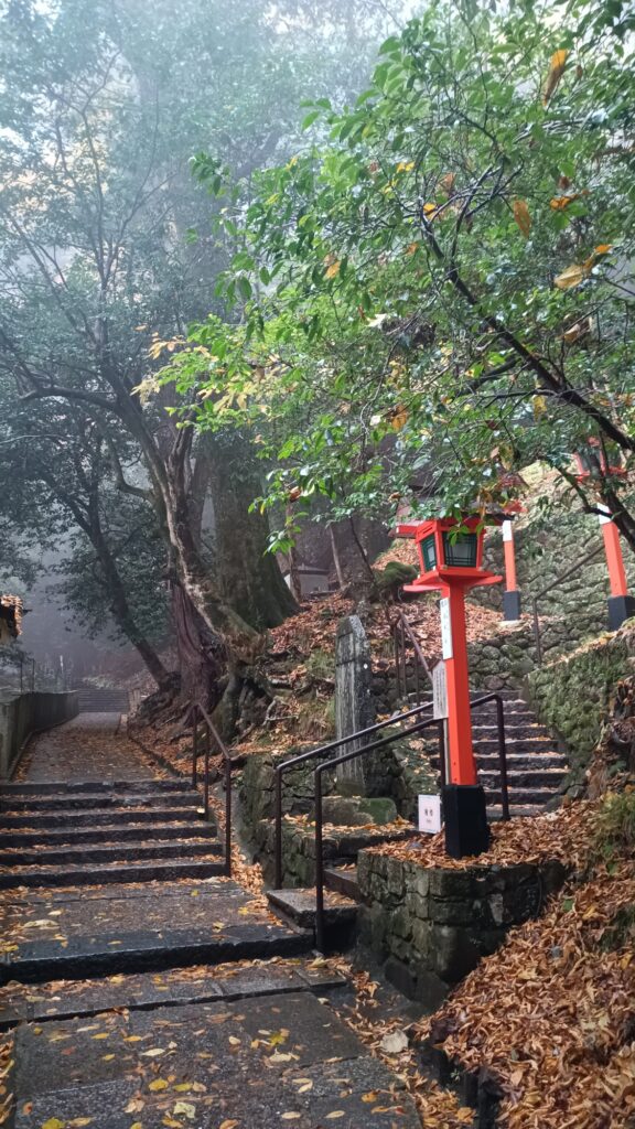 京都 鞍馬寺 除夜の鐘がつける鐘楼