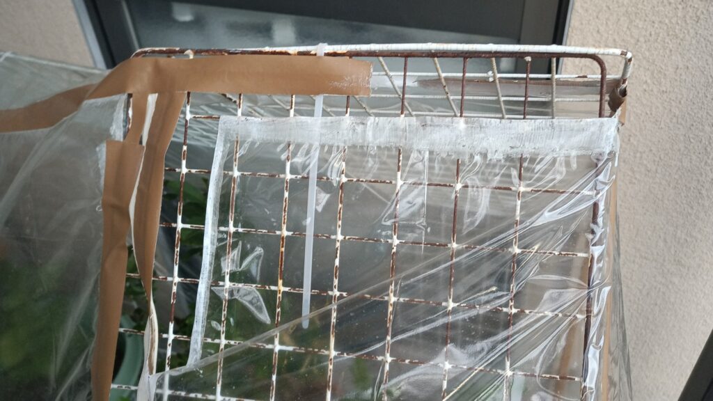 壊れたビニールハウス