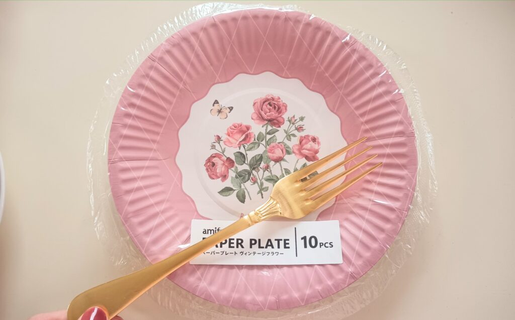 セリア 薔薇と蝶々の紙皿