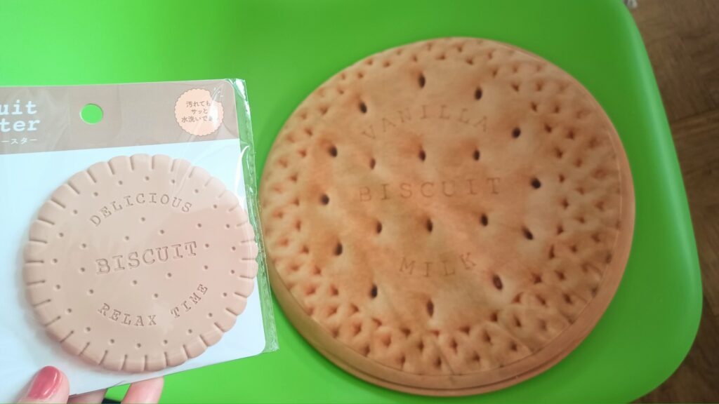 セリア ビスケット型のコースター