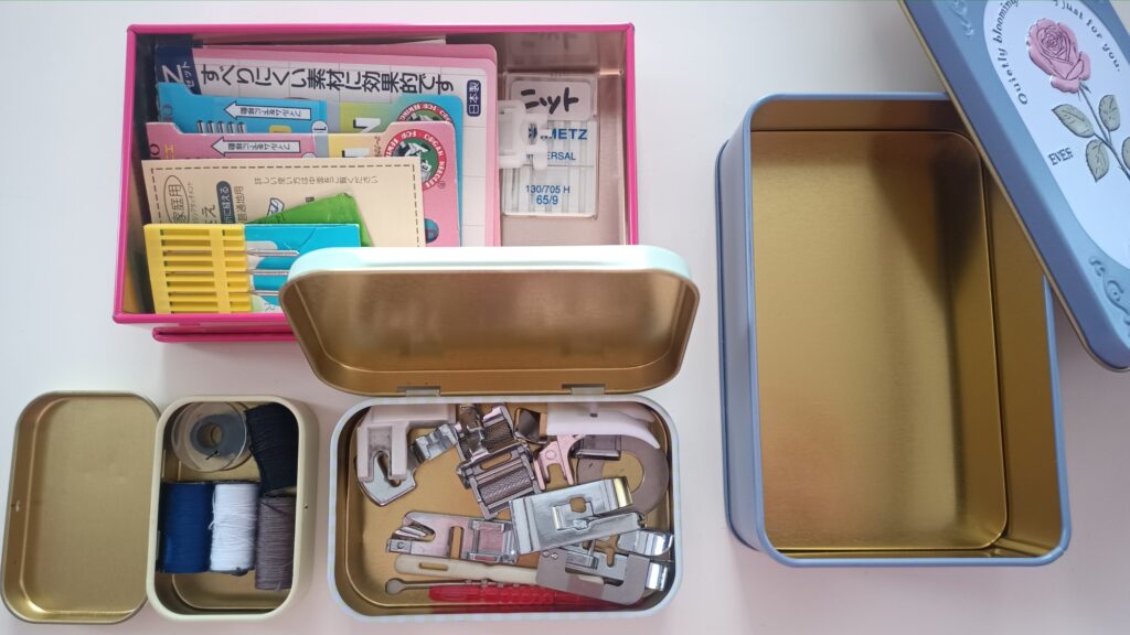 缶ケースの使用方法は洋裁道具を入れています