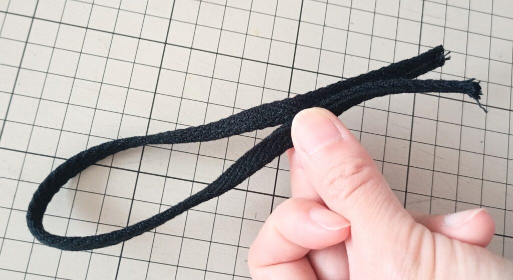 綾テープ 三つ折りミシン ボタンループ ダイソー