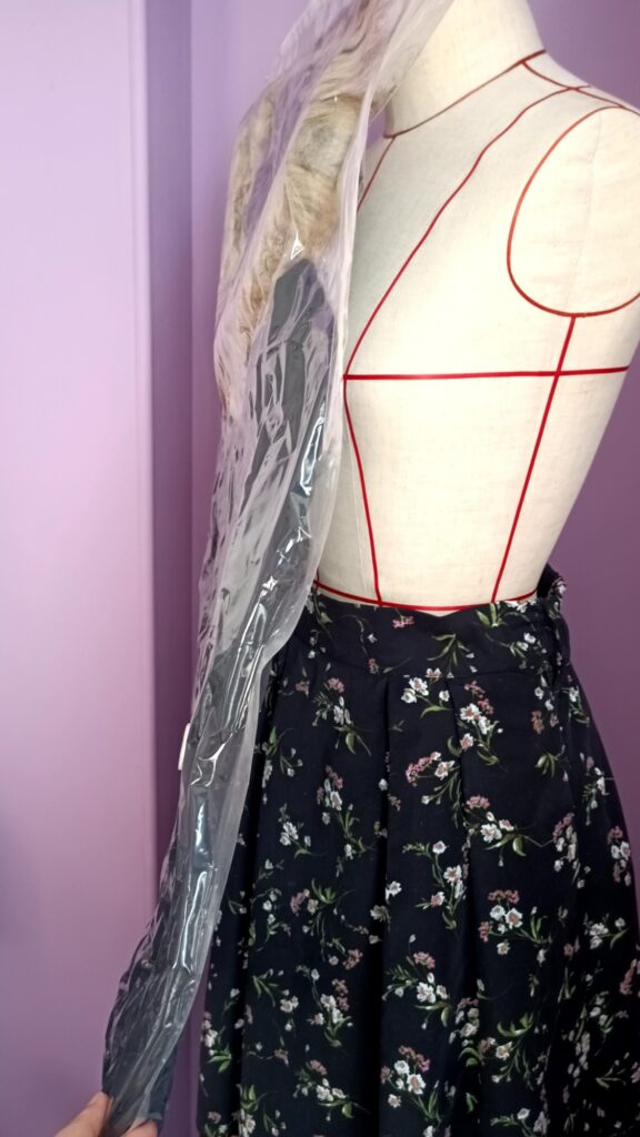 衣替え 100均 ハンガー付きの圧縮袋