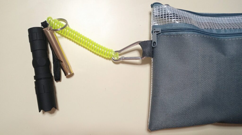 防災 ホイッスル どこにつけるか キーホルダー