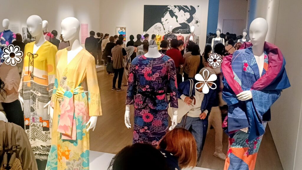 森英恵展　会場の賑わい