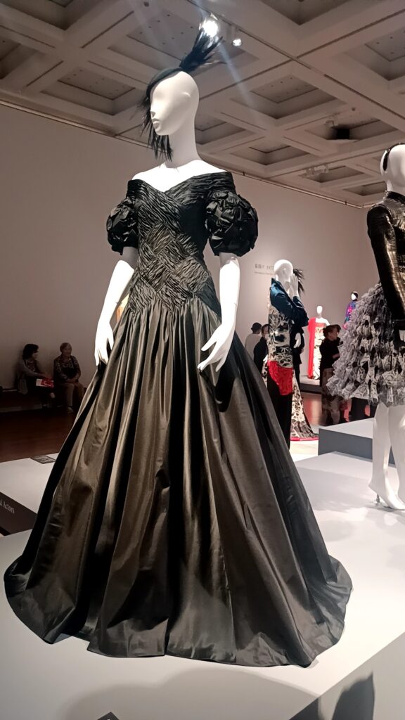 森英恵展　黒ドレス