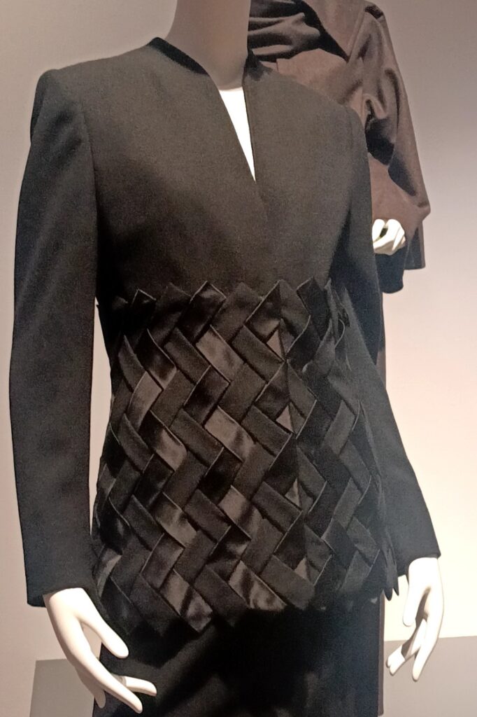 森英恵展　黒ドレス